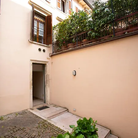 Il Nido Di Emma A Apartment Verona